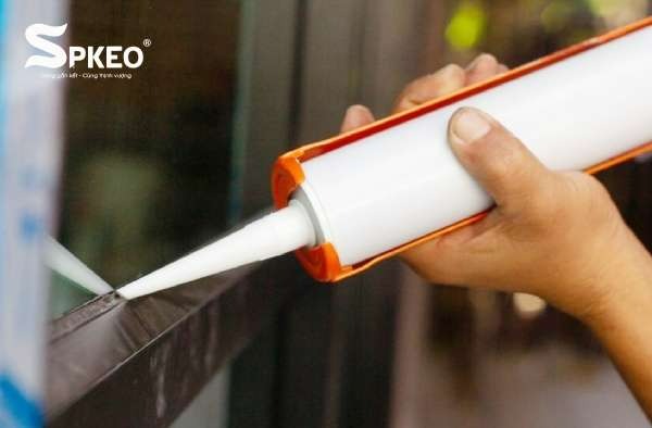 Keo silicone dán kính có vai trò chống rò rỉ nước